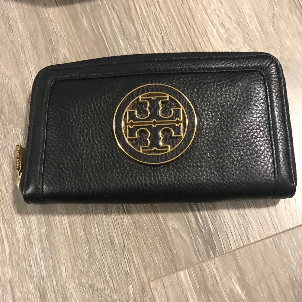 Beautiful Tory Burch wallet!